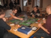 Unermüdlich: die Kärntner Freunde bei noch einer Partie Malifaux