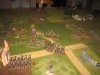 Von der Mündung des Tals dringt nun die Leichte Infanterie gegen das nutzlose Karree vor